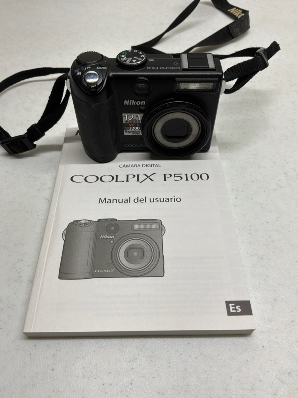 Nikon COOLPIX P5100 Black Digital Camera As Is!! Parts or Repair